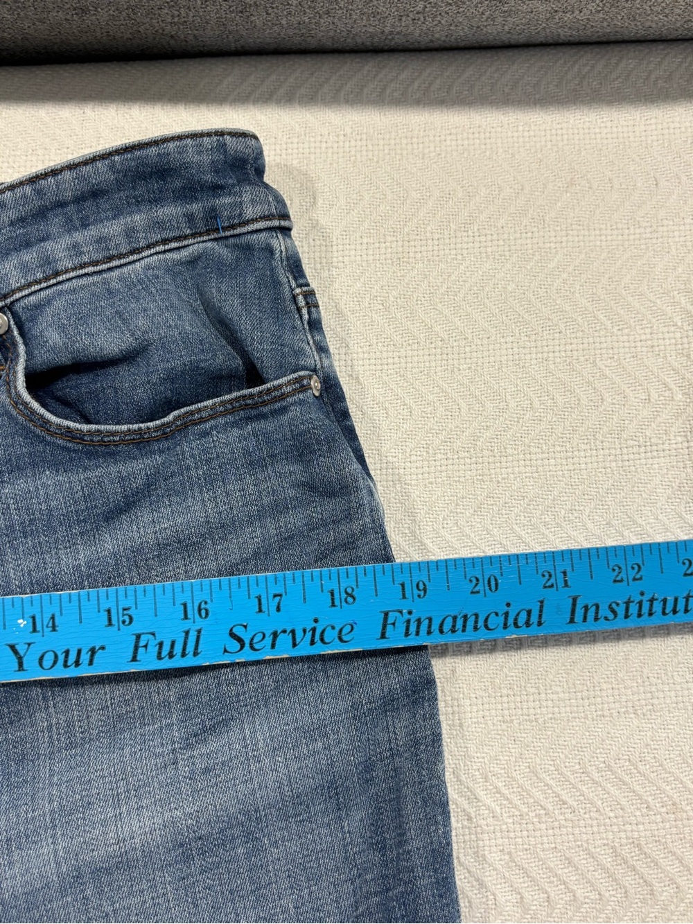 🦋Chico's Medium Blue Cropped Straight Jeans - Picture 5 of 12